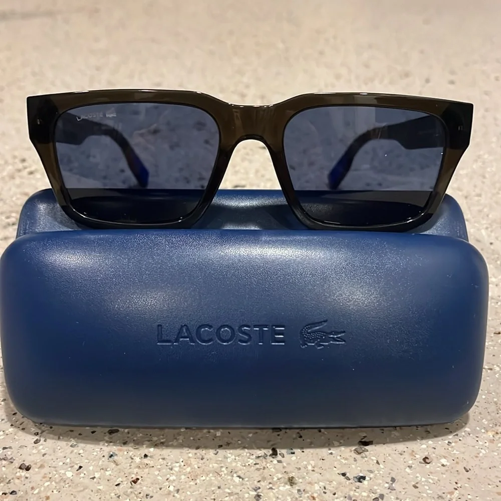 LACOSTE CLASSIC SQUARE SUNGLASSES  DARK GREY WITH BLUE UV LENSES NEW WITH TAGS